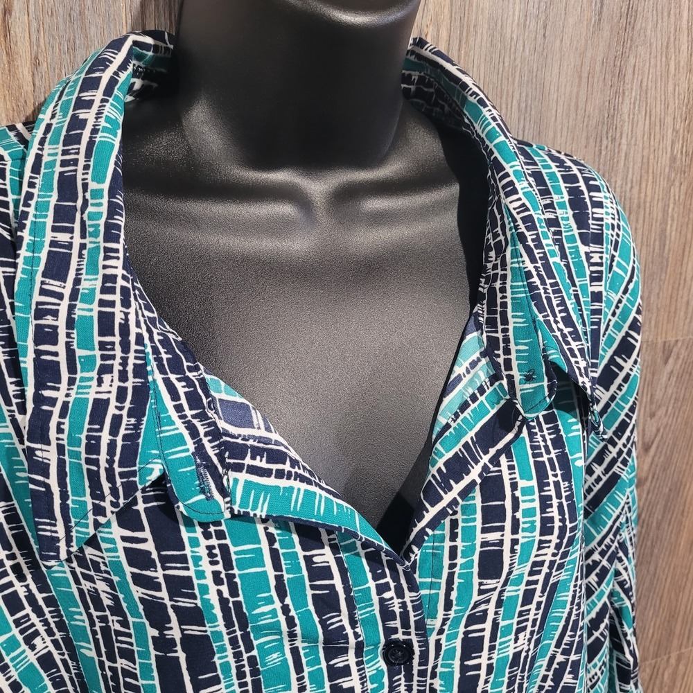 Catherines Button Front Geometric Blouse Top Plus Size 4X Green/Dark Blue - Picture 4 of 10
